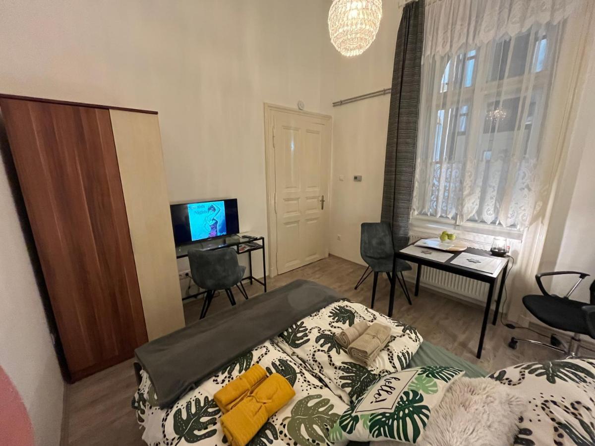 Garibaldik Apartman Appartement Boedapest Buitenkant foto